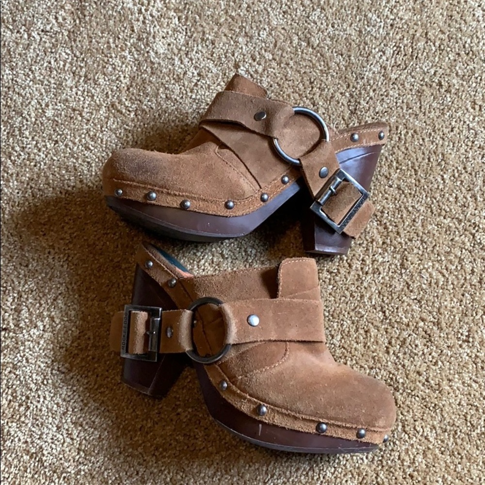 Rocketdog distressed clogs